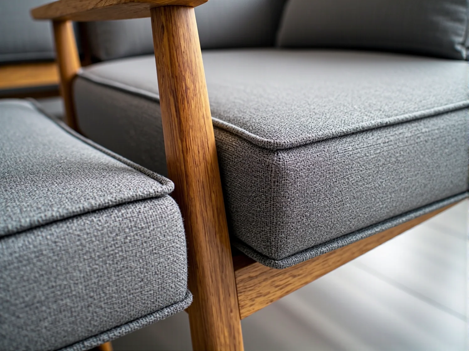 Regulowana wysokość materaca i bezpieczne szczebelki w łóżeczku dla niemowląt