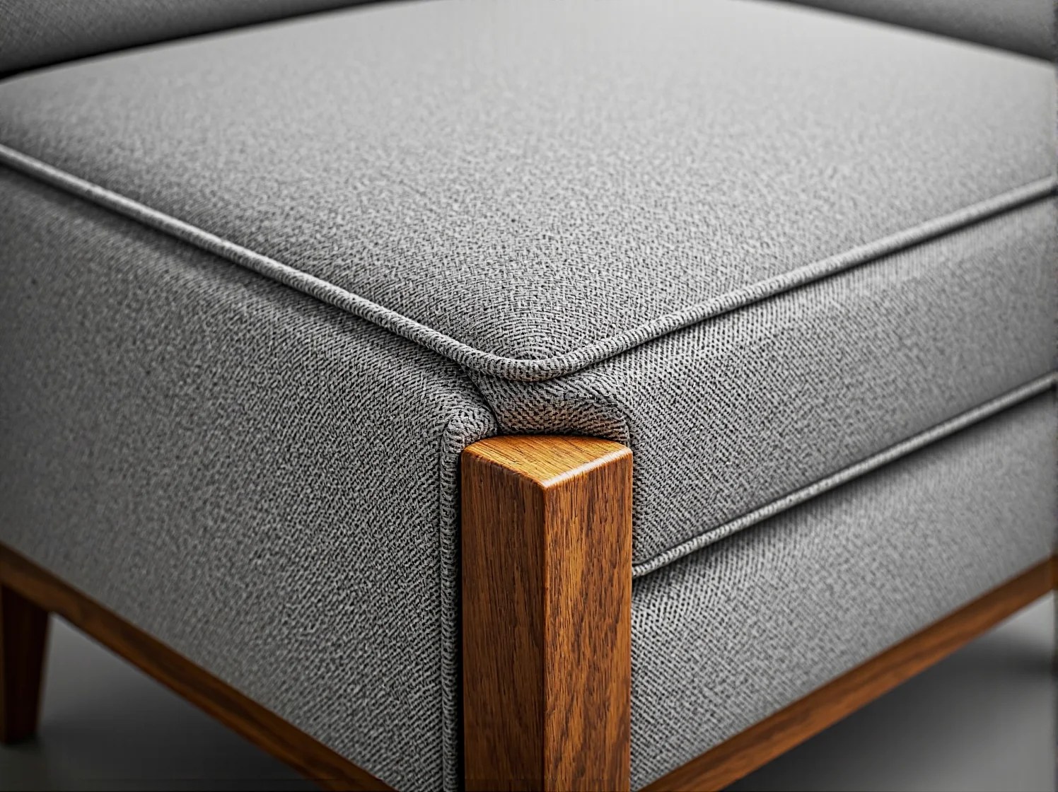 Porównanie przed i po renowacji szafki przy użyciu farby akrylowej