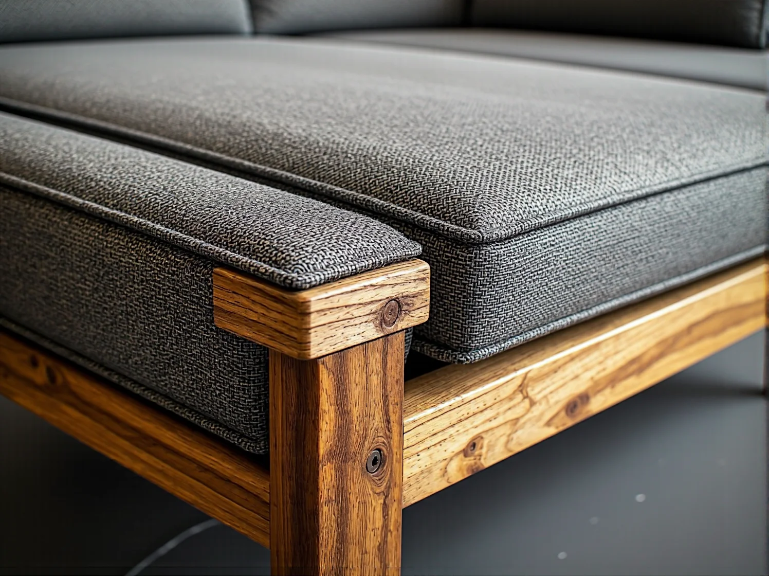 Solidne biurko z drewna to inwestycja w zdrowe i bezpieczne środowisko nauki dla malucha.