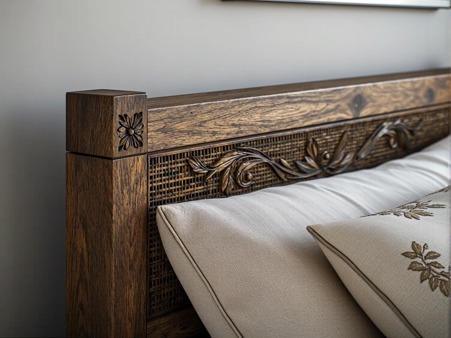 Trudności w pozyskaniu surowców do produkcji luksusowych mebli na wymiar.